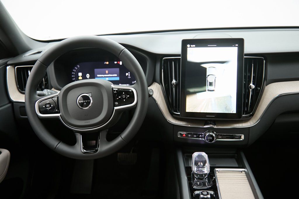 2026 VOLVO XC60 - Image 25