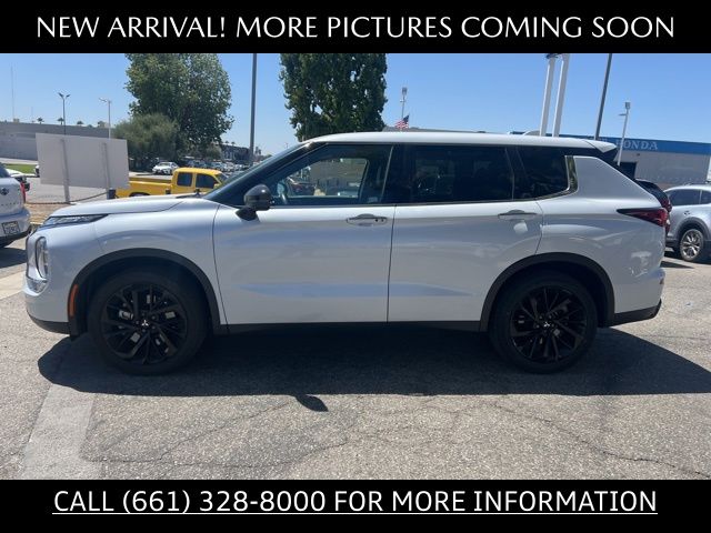 2023 Mitsubishi Outlander SE Black Edition photo 2