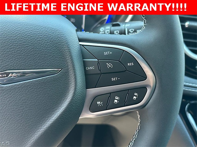 2026 Chrysler Pacifica photo 18