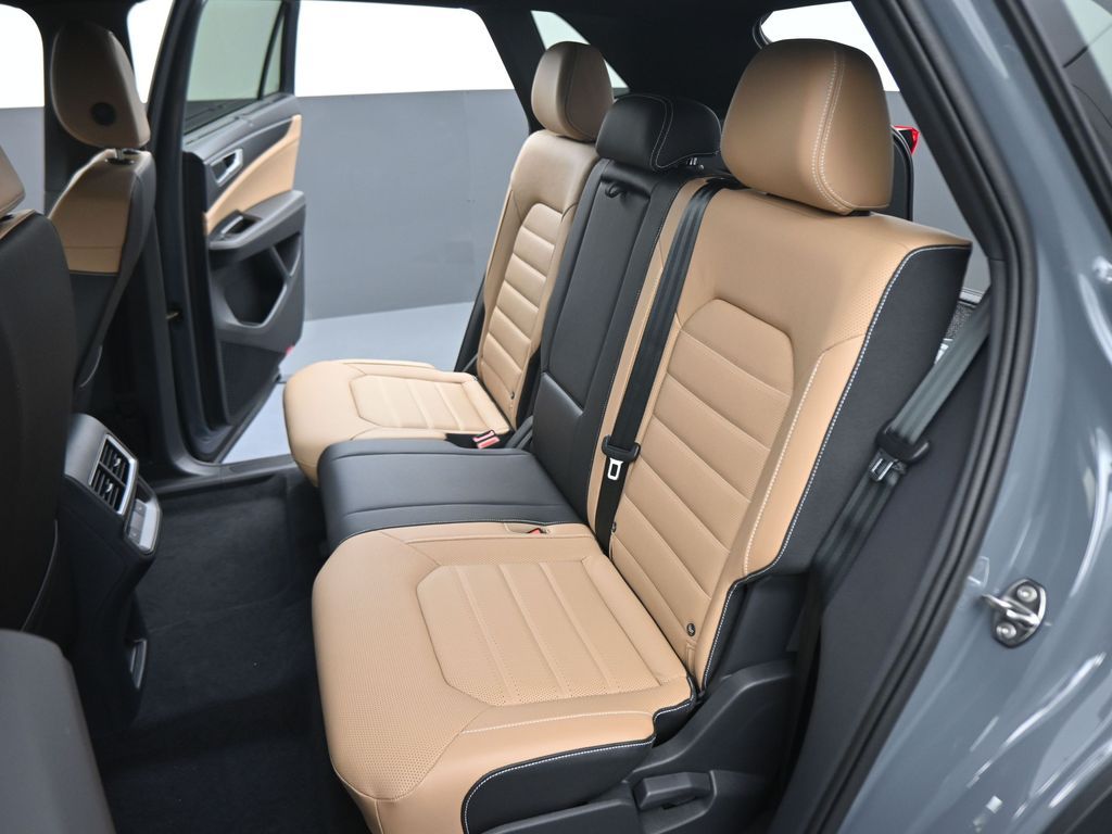 2025 Volkswagen Atlas Cross Sport SEL R-Line photo 38