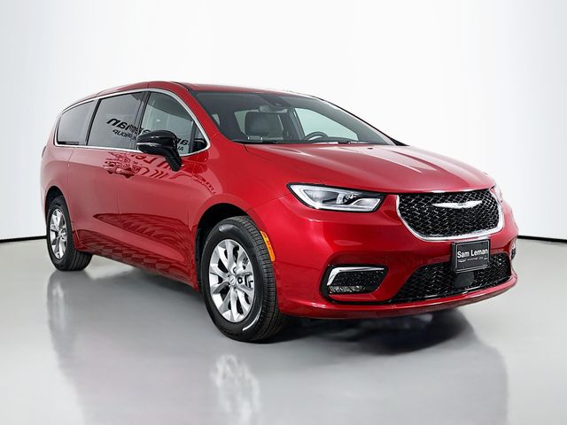 2026 Chrysler Pacifica Select's photo