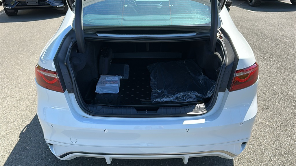 2024 Jaguar XF P300 R-Dynamic SE photo 26