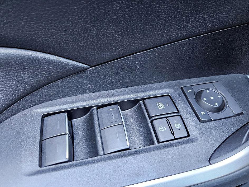 2024 Toyota RAV4 Hybrid XLE photo 25