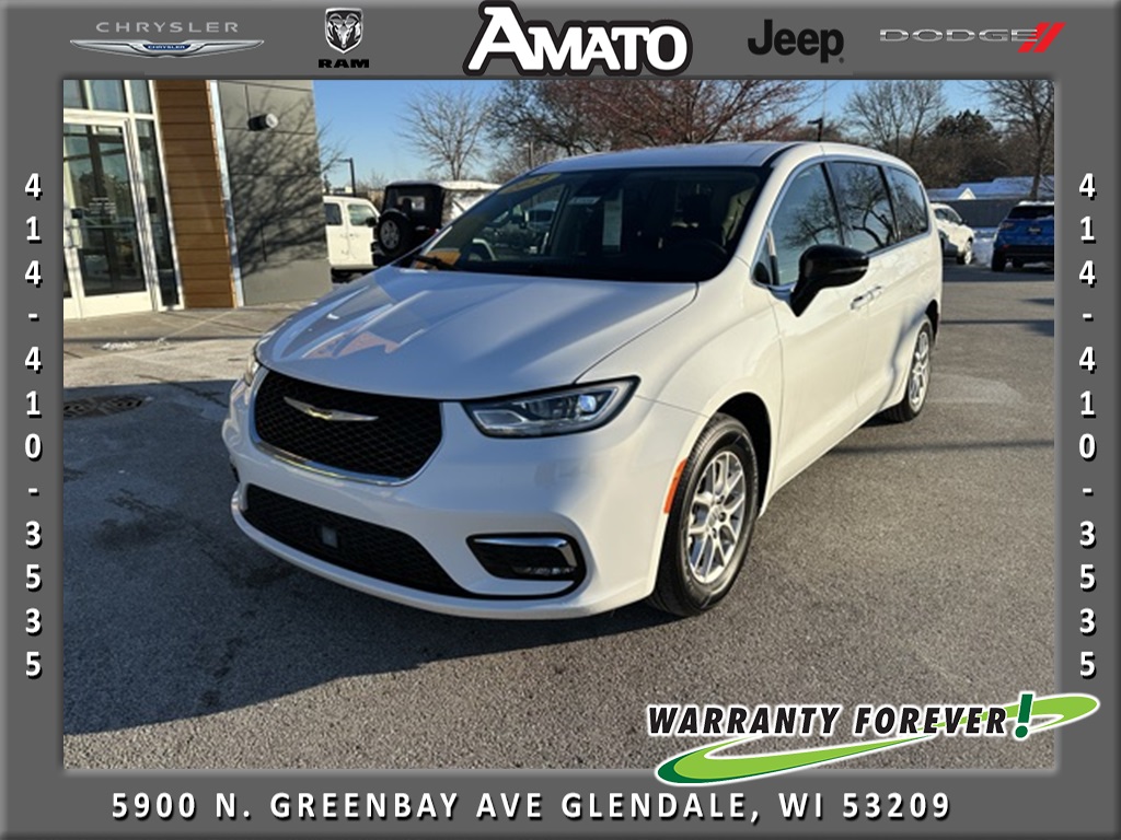 2024 Chrysler Pacifica Touring L's photo