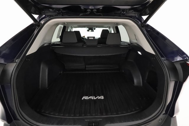 2022 Toyota RAV4 Hybrid XLE photo 18