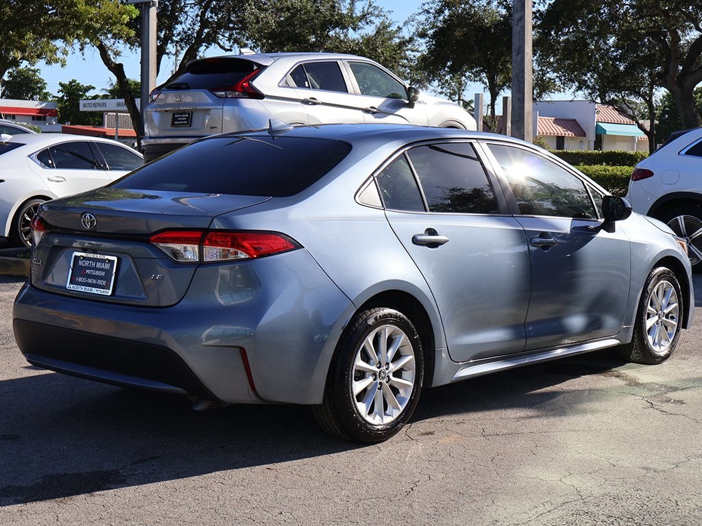 2022 Toyota Corolla LE photo 3