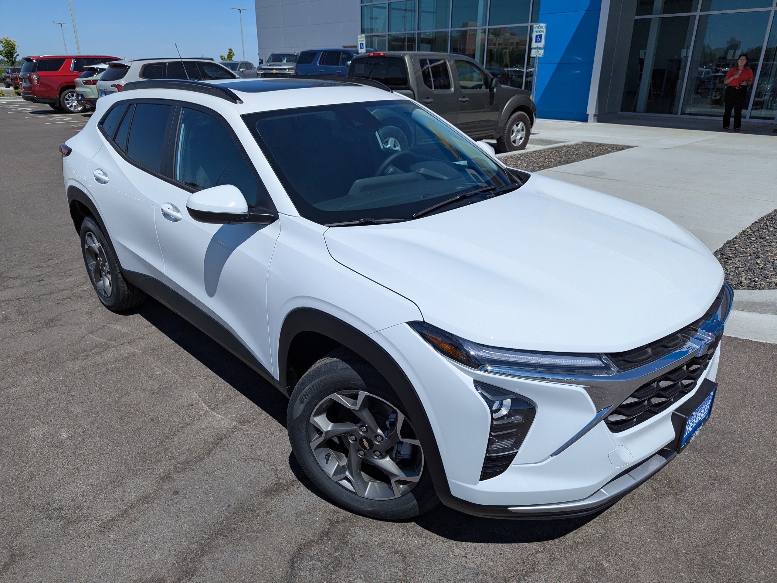 2025 Chevrolet Trax LT photo 2
