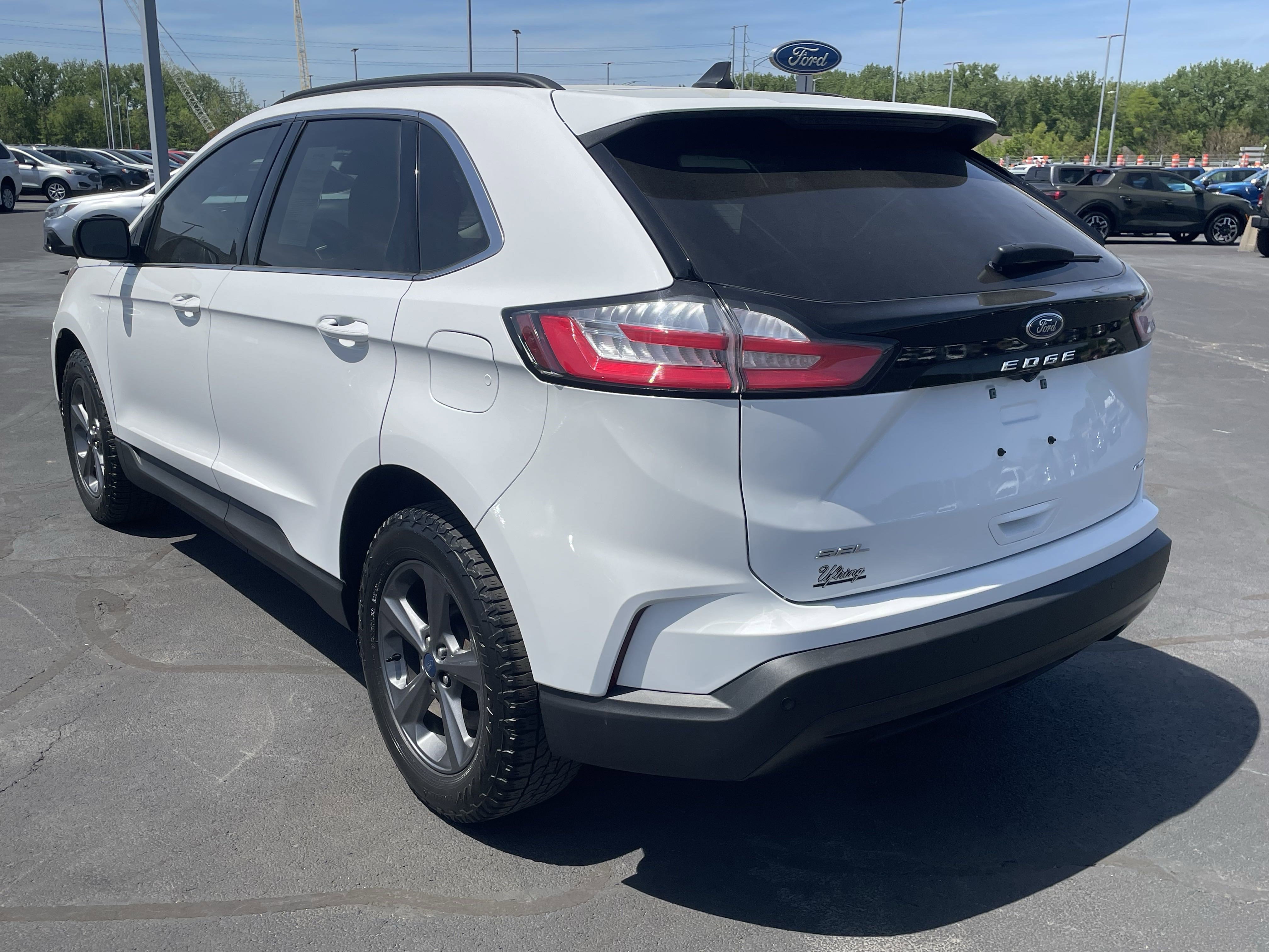 2022 Ford Edge SEL photo 3