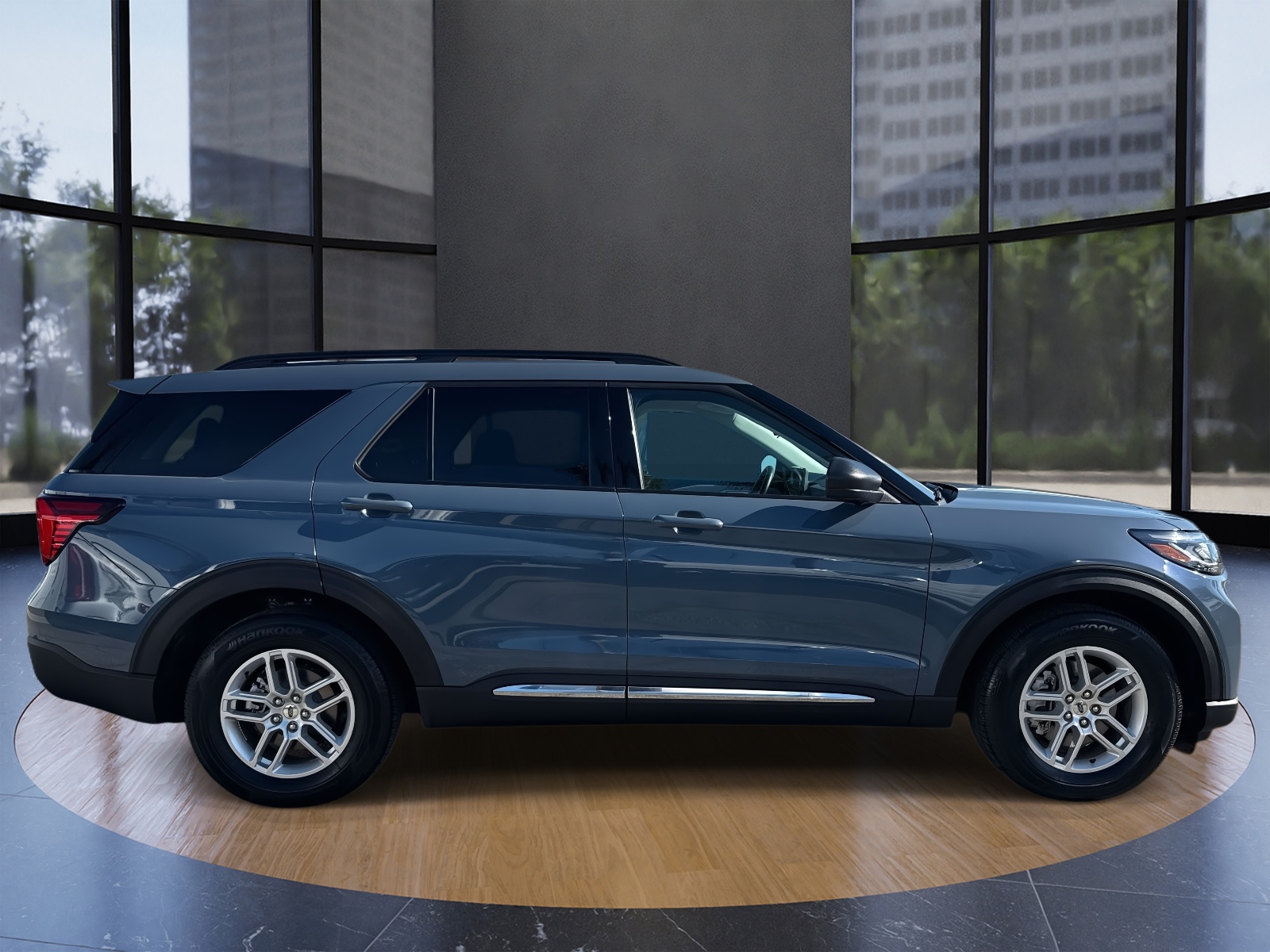 2025 Ford Explorer photo 2