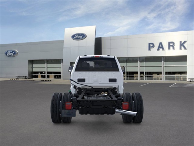 2025 Ford F-550 photo 5