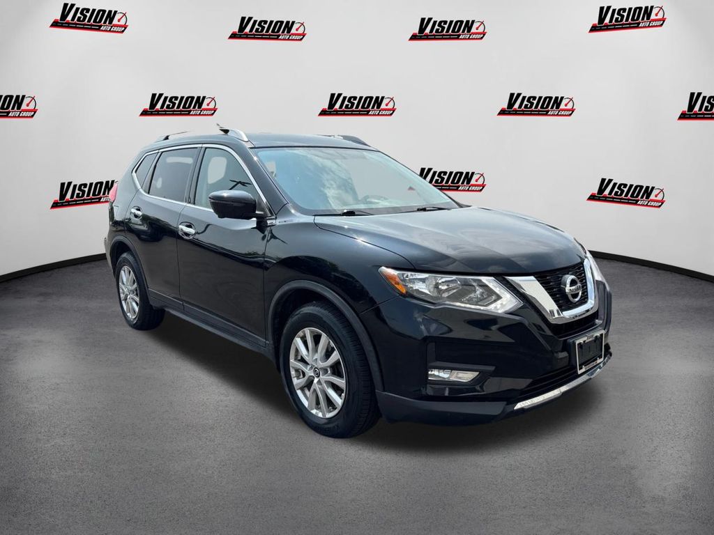 2017 Nissan Rogue SV photo 3