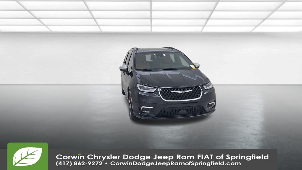 2025 Chrysler Pacifica Pinnacle photo 4