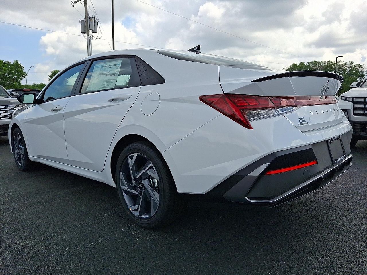 2025 Hyundai Elantra Hybrid SEL Sport photo 3