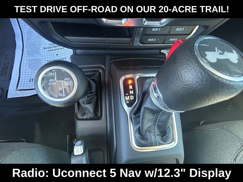 2025 Jeep Wrangler Sahara 4xe photo 11