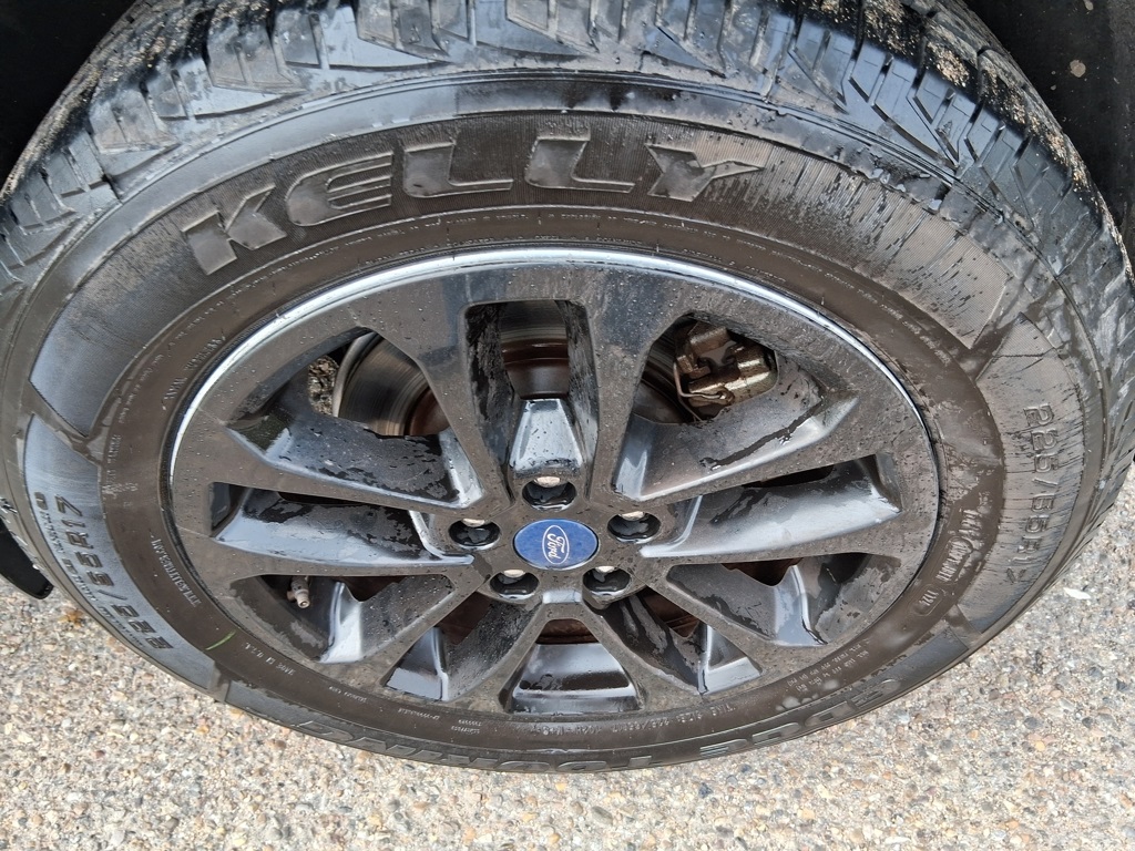 2020 Ford Escape SE photo 2