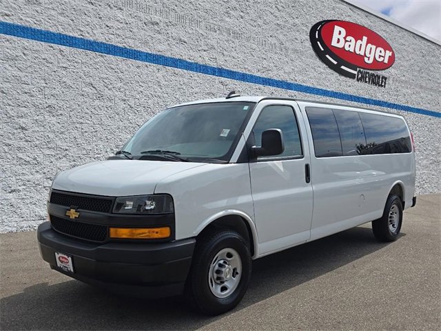 2025 Chevrolet Express Passenger LS's photo