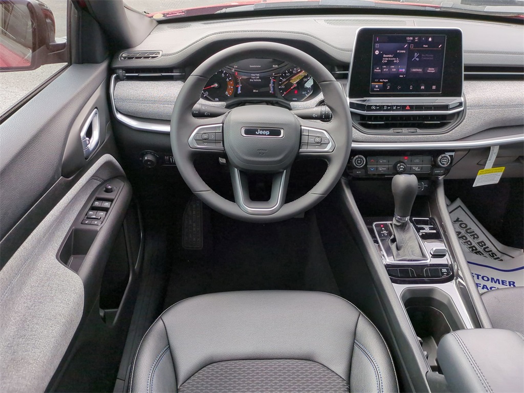 2025 Jeep Compass Latitude photo 15
