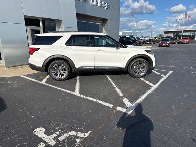 2025 Ford Explorer photo 4