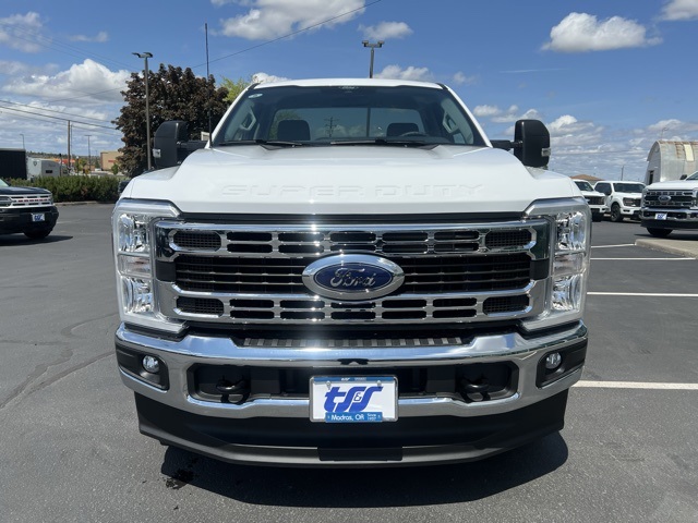 2025 Ford F-350 XLT photo 3