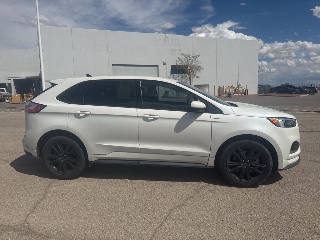 2023 Ford Edge ST photo 5