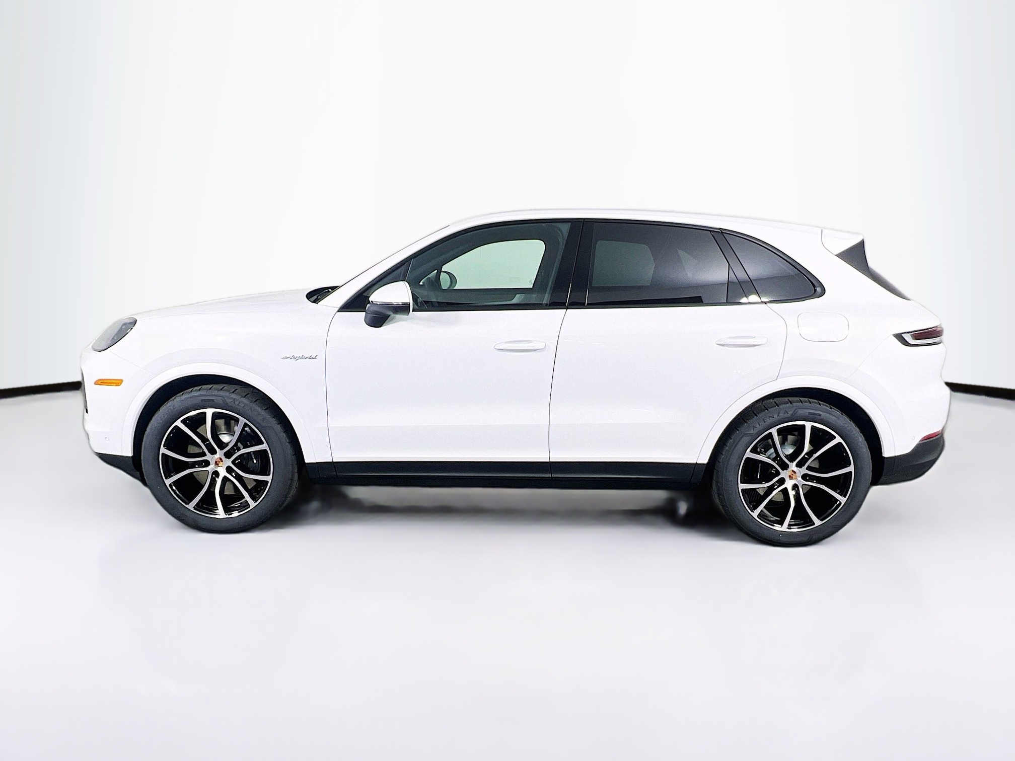 2026 Porsche Cayenne E-Hybrid photo 2