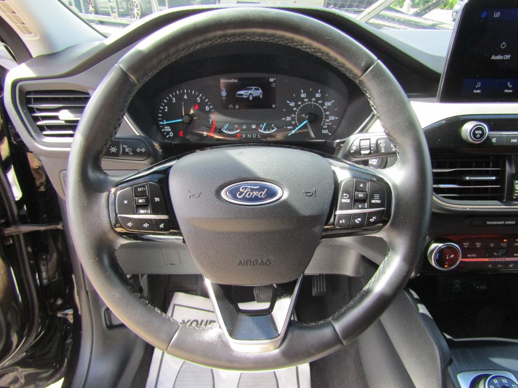 2022 Ford Escape SE photo 17
