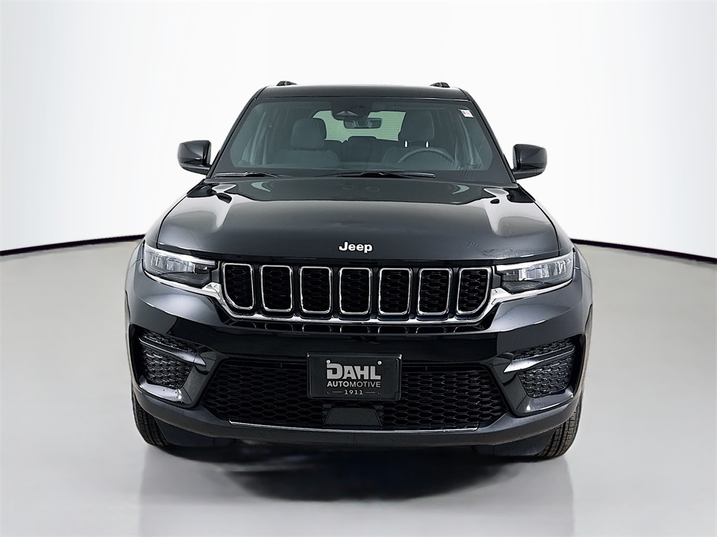 2025 Jeep Grand Cherokee Laredo X photo 2
