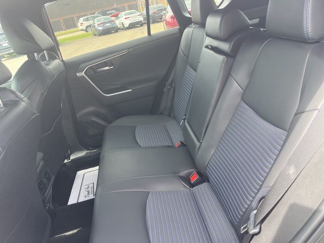 2023 Toyota RAV4 Hybrid XSE photo 6