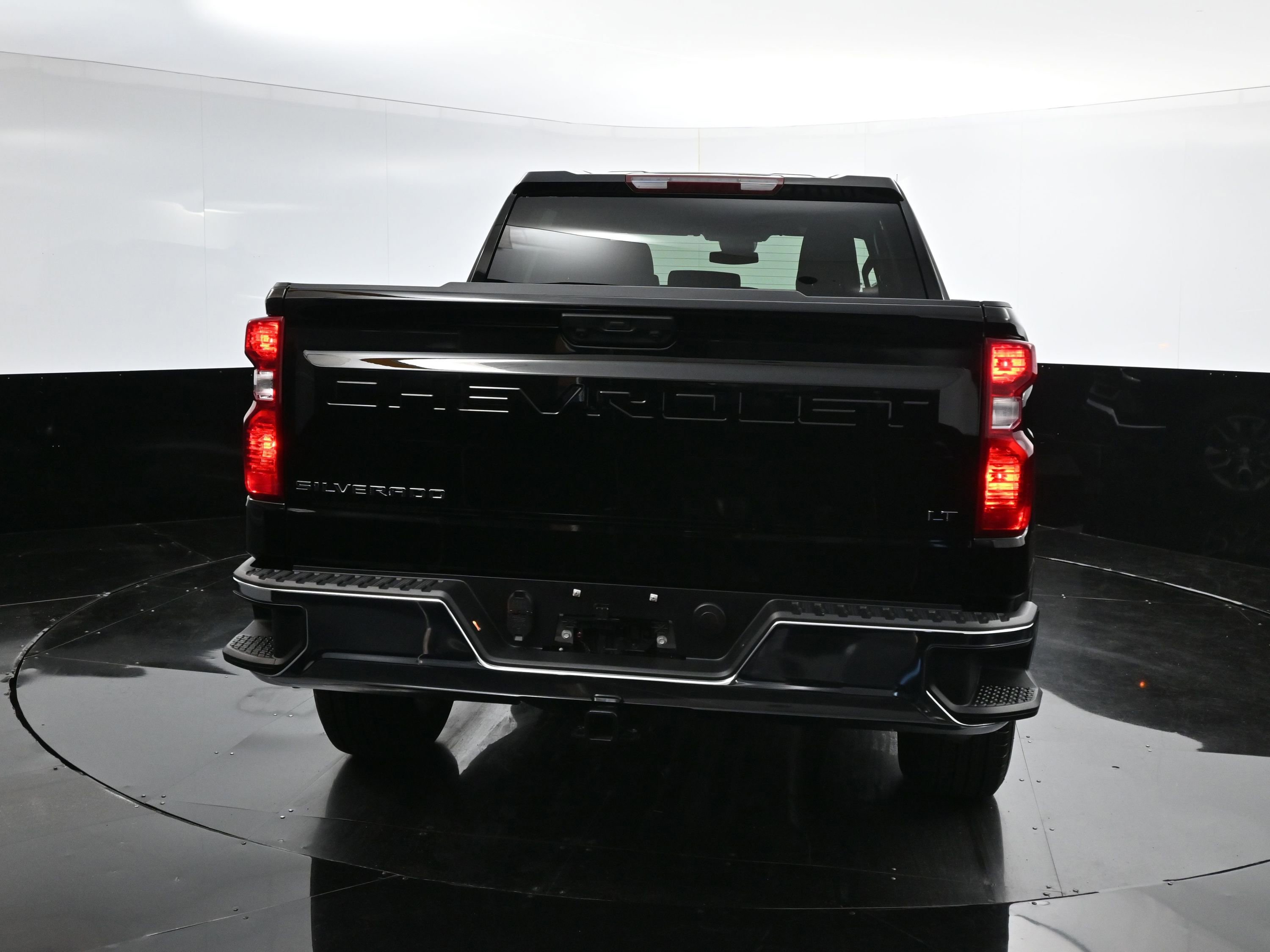 2025 Chevrolet Silverado 1500 LT photo 3