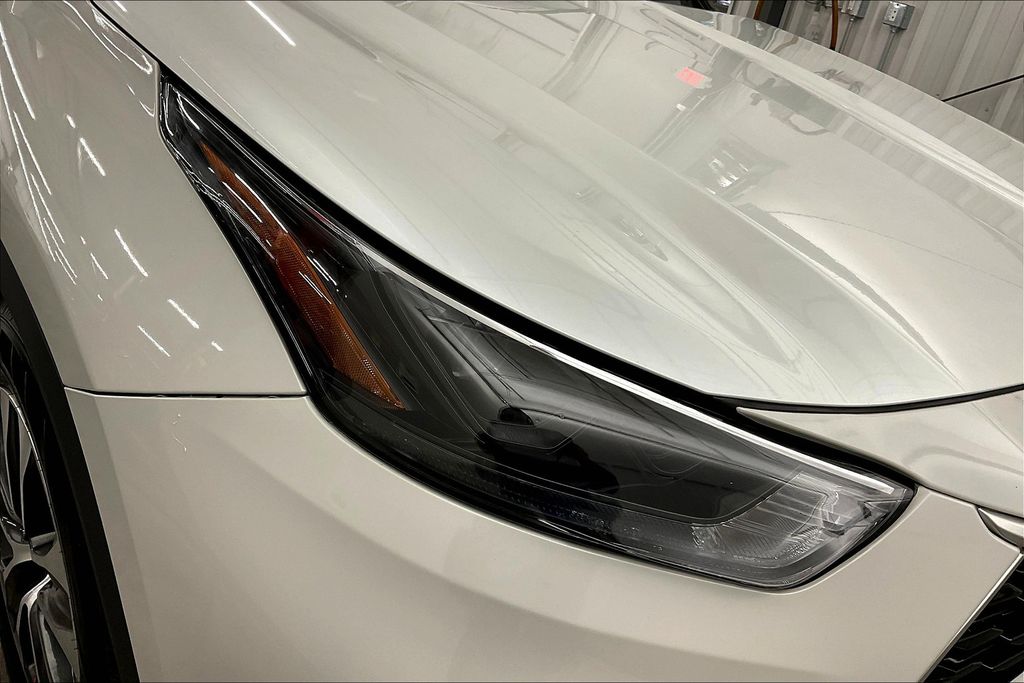 2022 Toyota Highlander XLE photo 29