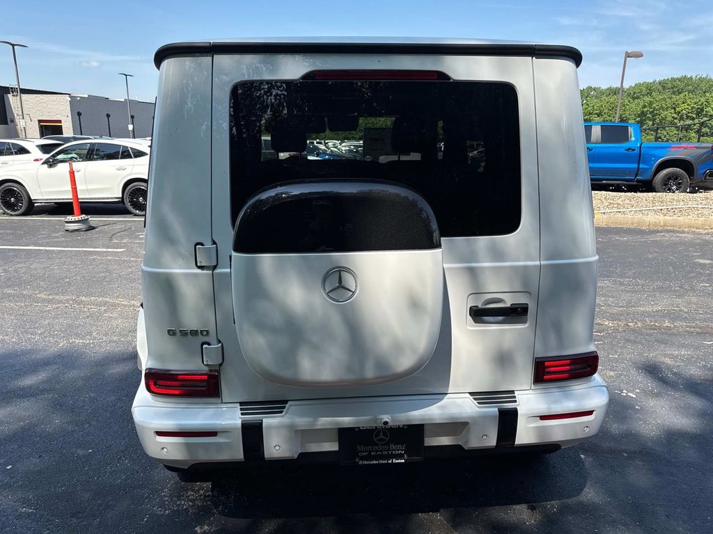 2025 Mercedes Benz G photo 3