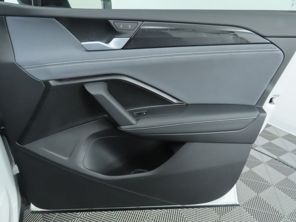 2025 Volkswagen Tiguan SE R-Line Black photo 24
