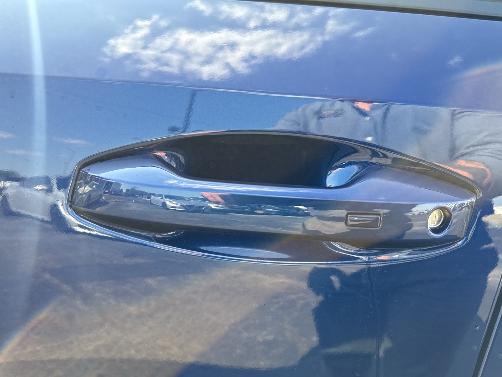 2026 Nissan Kicks SR photo 24