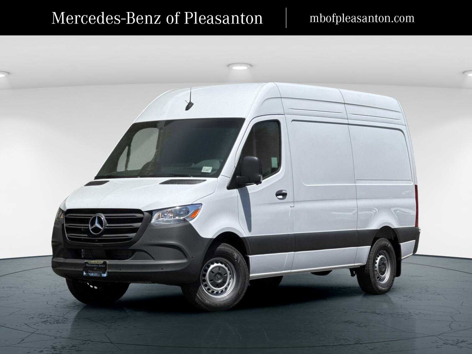2025 Mercedes-Benz Sprinter Cargo Van Base's photo