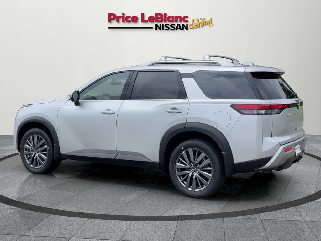 2025 Nissan Pathfinder SL photo 3