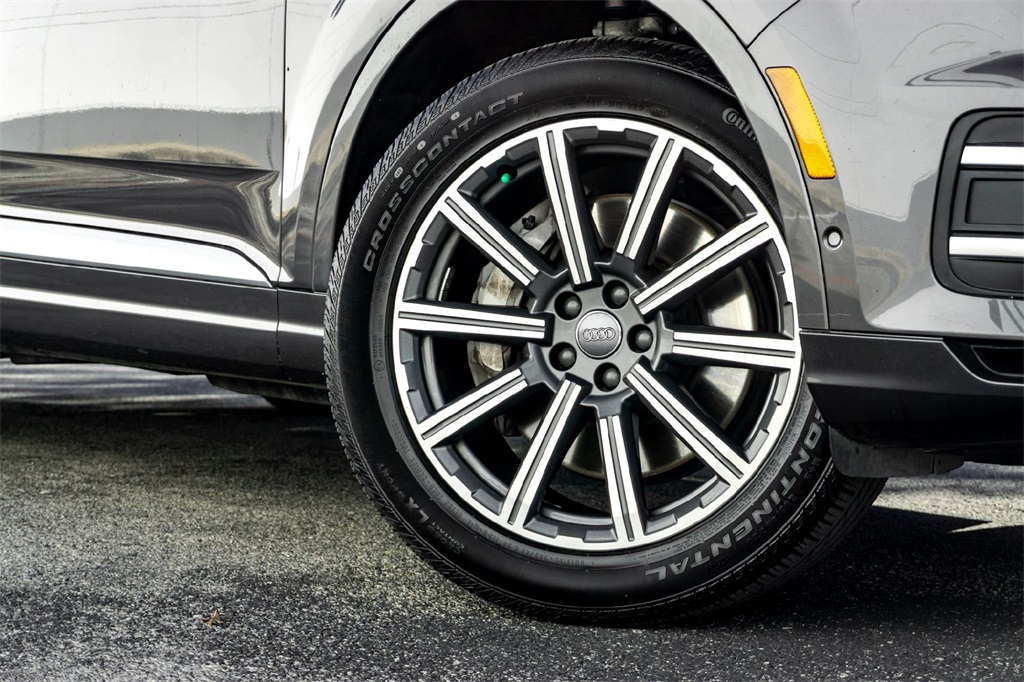 2019 Audi Q7 55 Premium Plus photo 2
