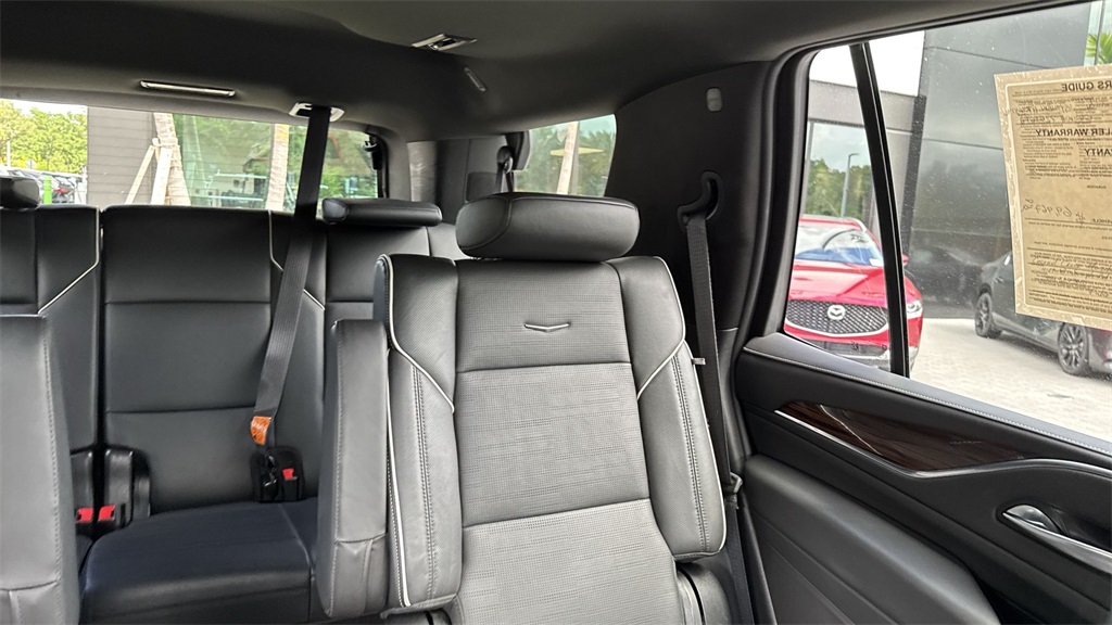 2023 Cadillac Escalade Premium Luxury photo 18
