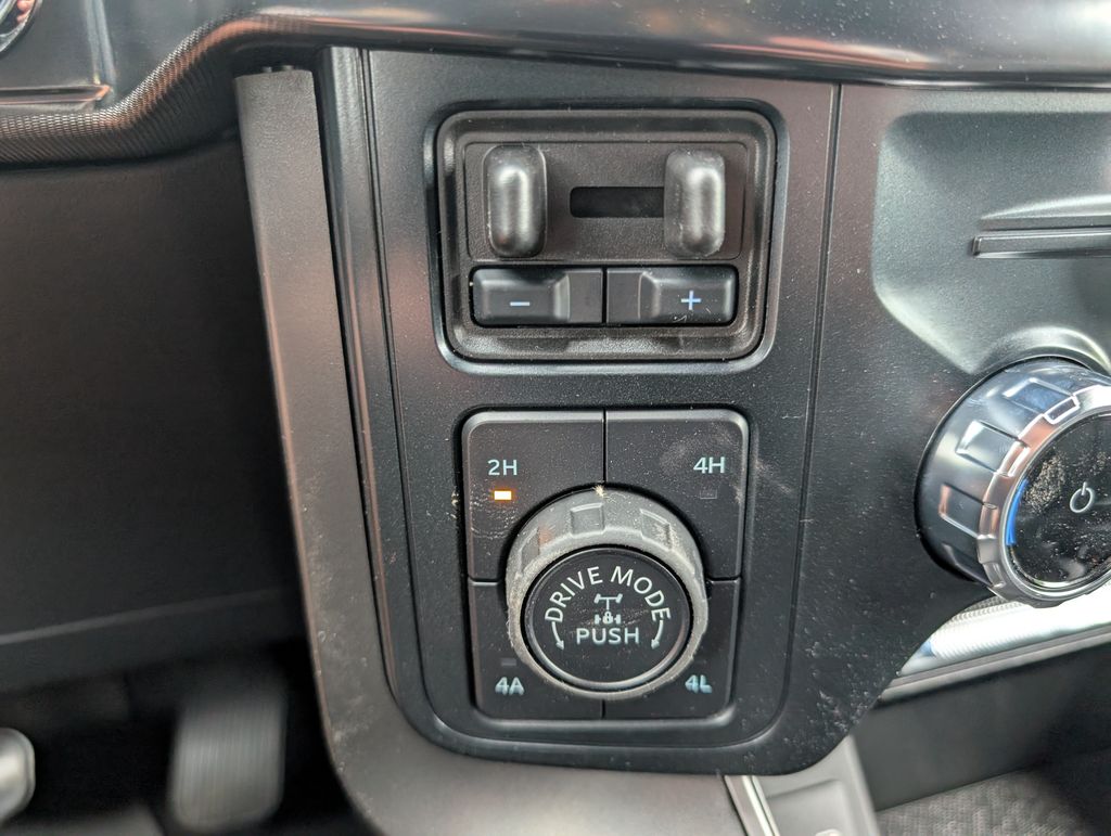 2025 Ford F-150 Lariat photo 11