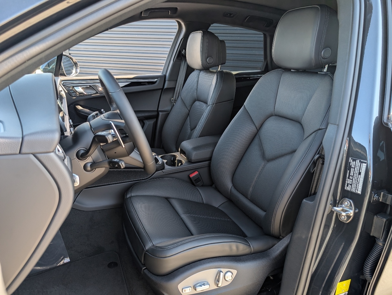 2026 Porsche Macan T photo 5