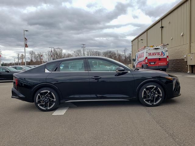 2025 Kia K4 GT-Line photo 4