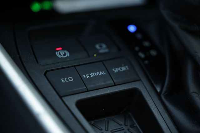 2021 Toyota RAV4 XLE Premium photo 39
