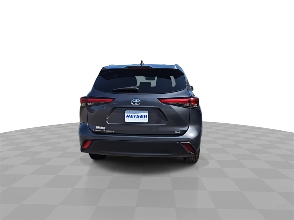 2020 Toyota Highlander XLE photo 3