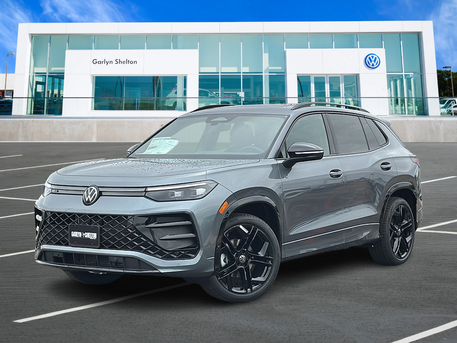 2026 Volkswagen Tiguan SE R-Line Black's photo