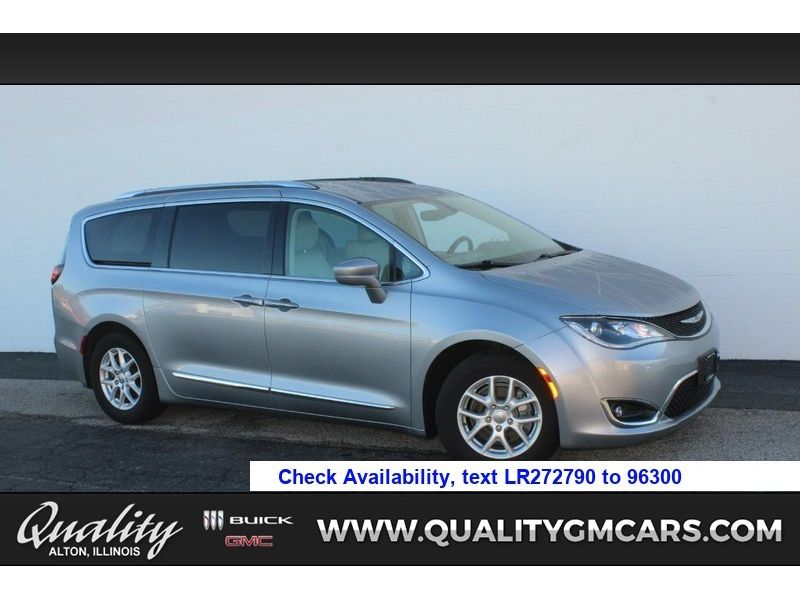 2020 Chrysler Pacifica Touring L's photo