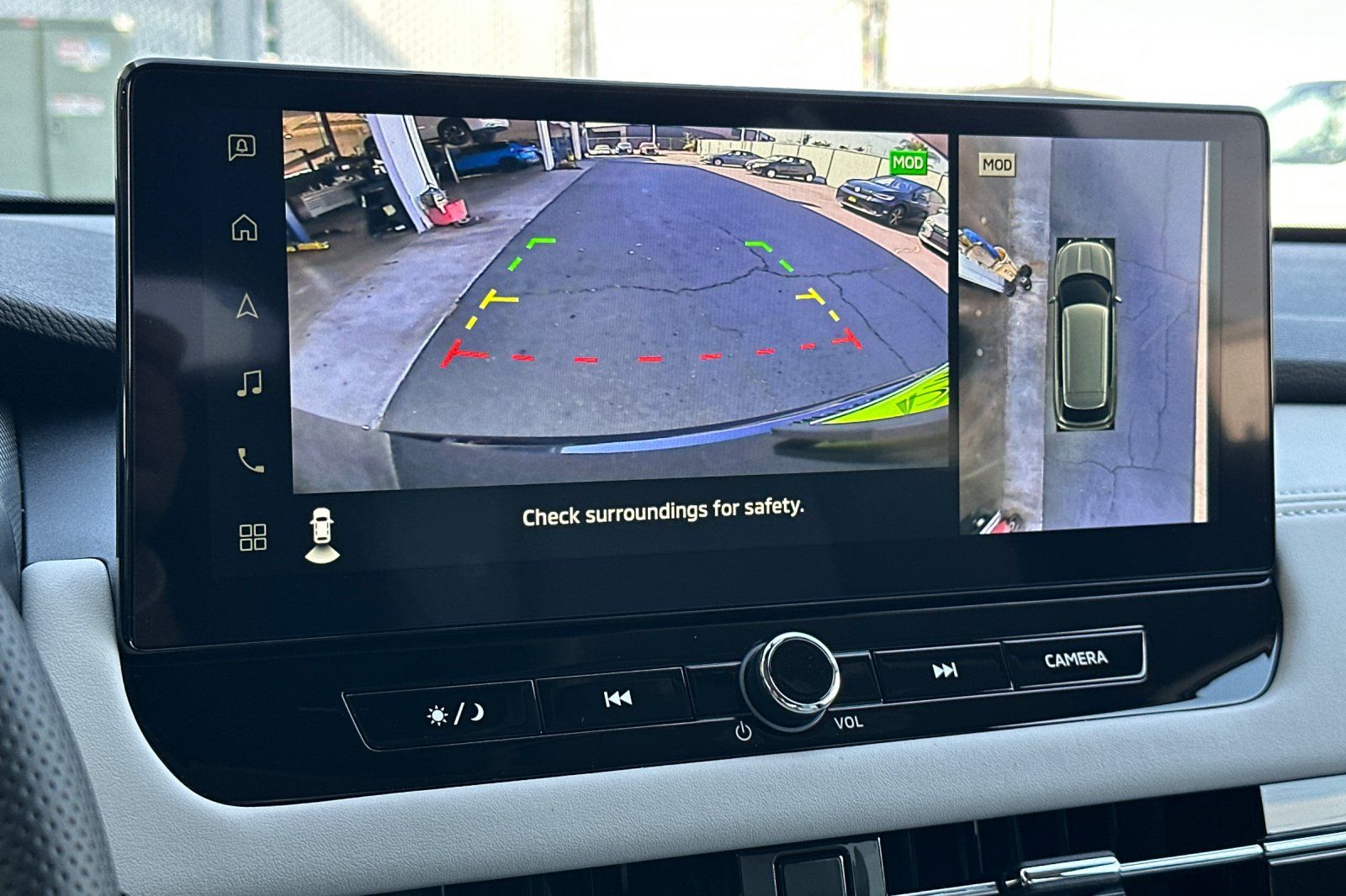 2025 Mitsubishi Outlander SEL photo 18