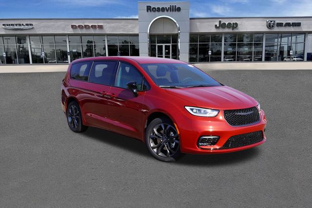 2026 Chrysler Pacifica Select's photo