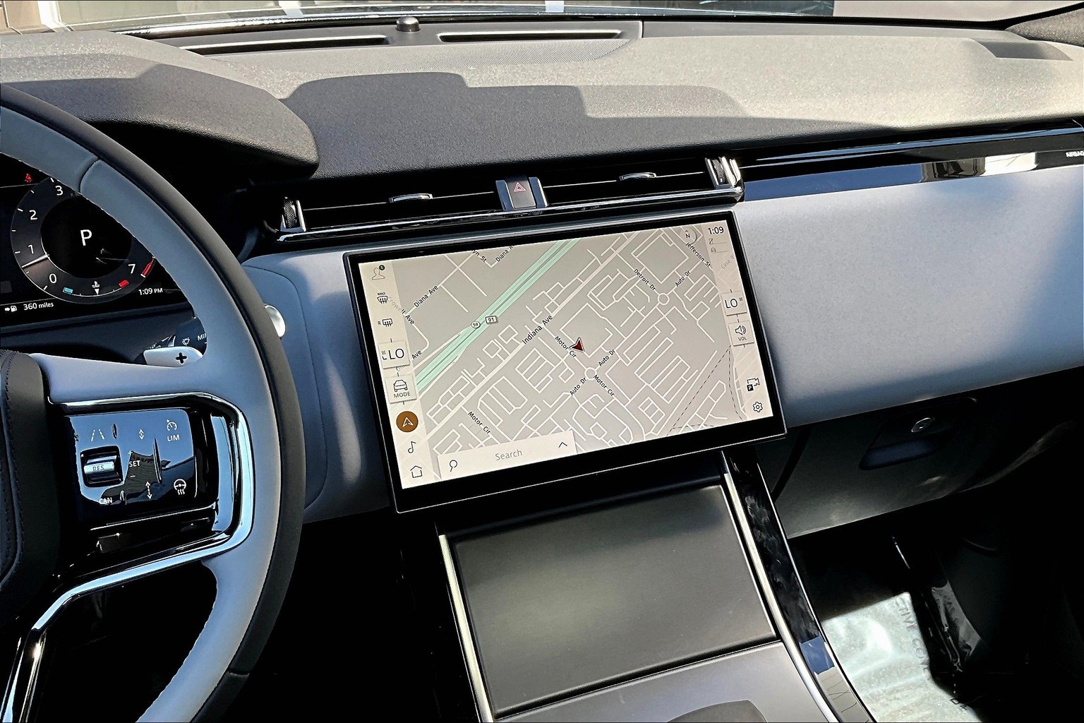 2026 Land Rover Range Rover Velar S photo 7