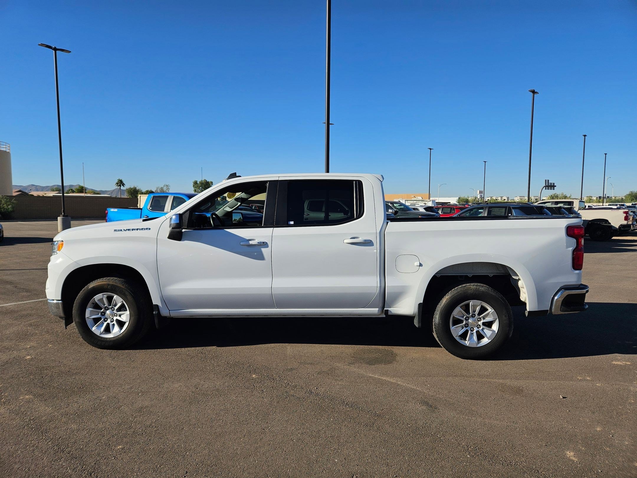 2023 Chevrolet Silverado 1500 LT photo 2