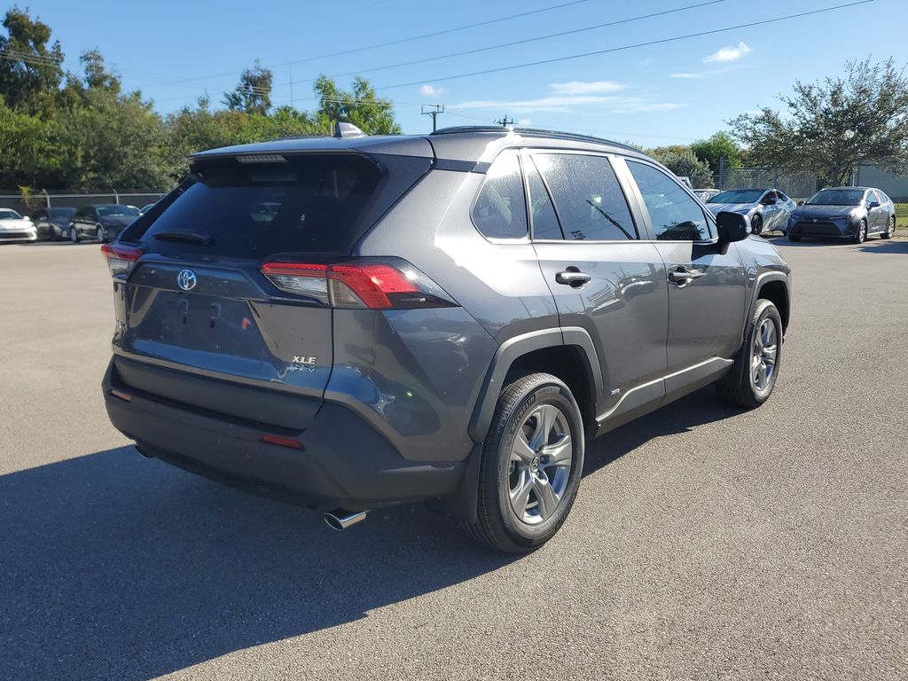 2025 Toyota RAV4 Hybrid XLE photo 5