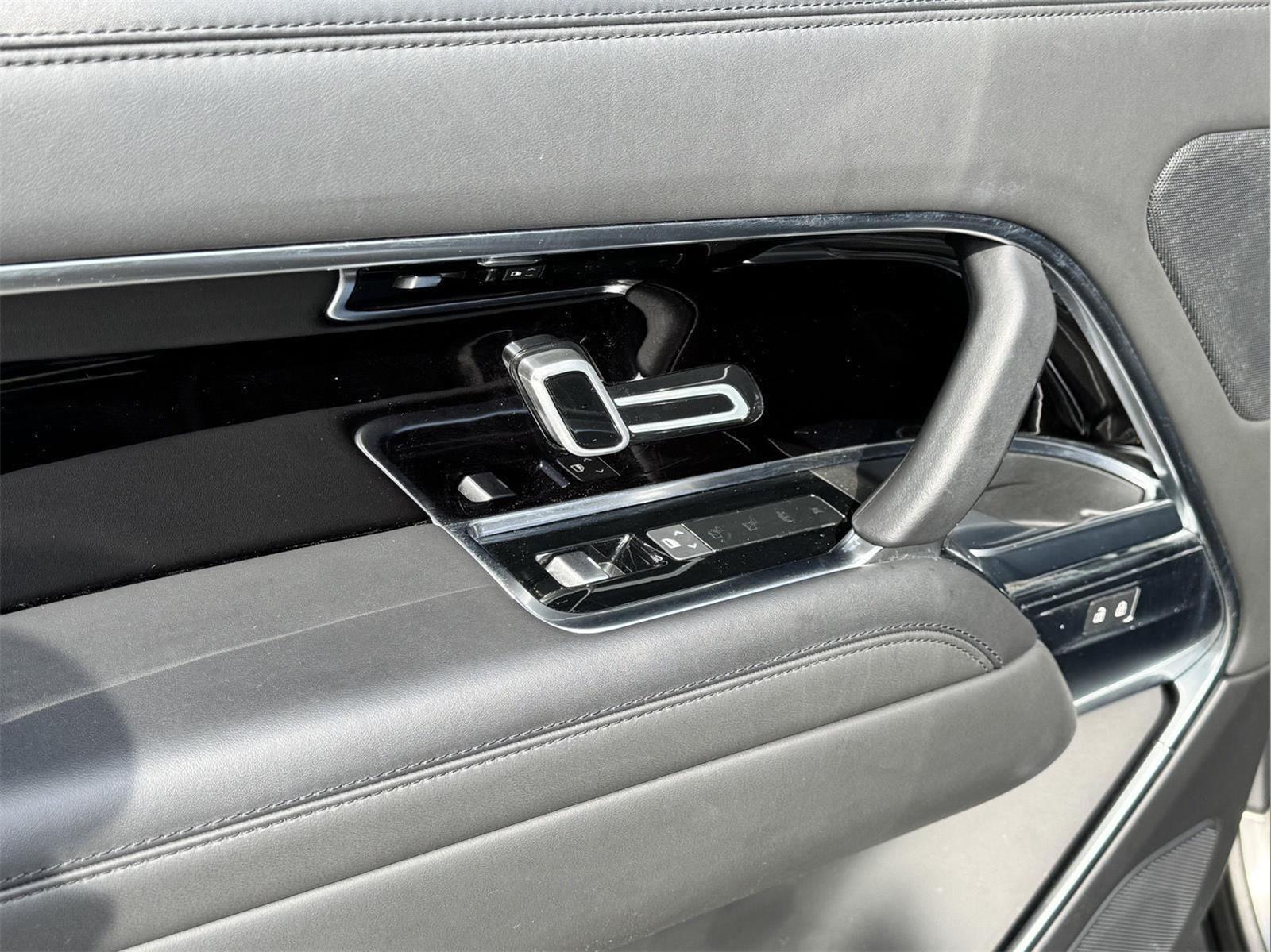 2023 Land Rover Range Rover SE photo 27
